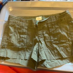American Eagle green shorts size 8